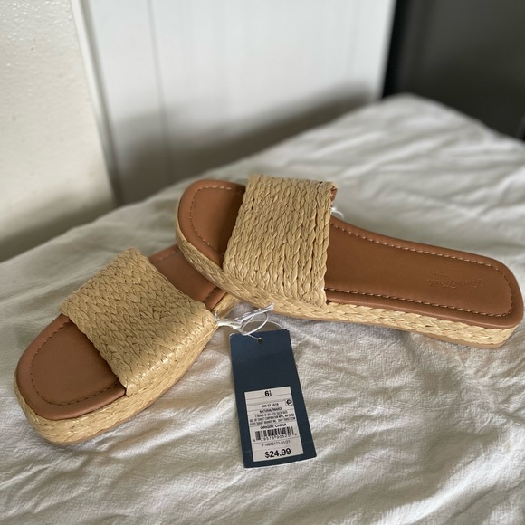 Universal Thread Raffia Sandals - Picture 3 of 3